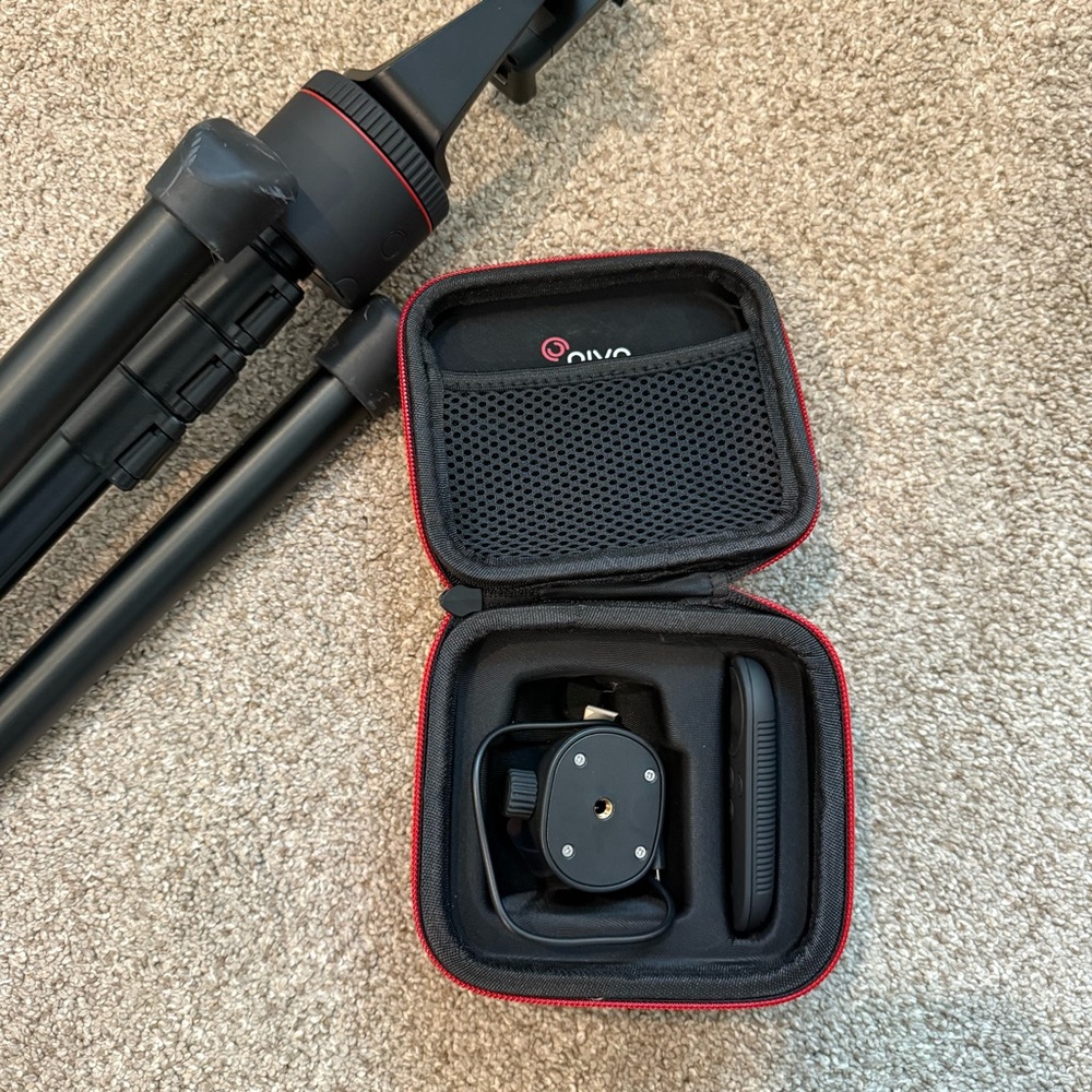Pivo Black Tripod with Remote - Picture 2 of 16
